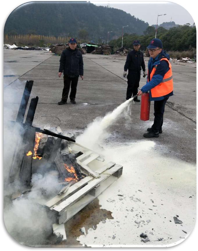 四川天馬玻璃有限公司急救安全知識培訓暨應(yīng)急疏散和消防滅火演練活動報道(圖12)